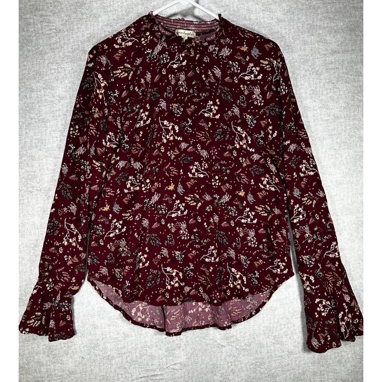 Love On A Hanger Woman's Medium Burgundy Red Top Floral Balloon Sleeve